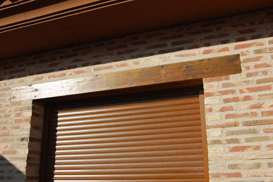 Los dinteles y los cargaderos de ventanas.¿Cómo se llaman las piezas que soportan los huecos sobre las ventanas? 