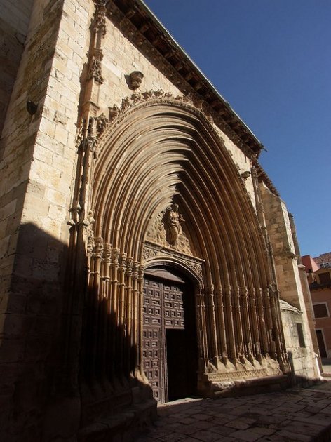 Viajes por pueblos de España. Aranda de Duero. La capital de la ribera del Duero conocida por sus vinos y el cordero lechal asado  