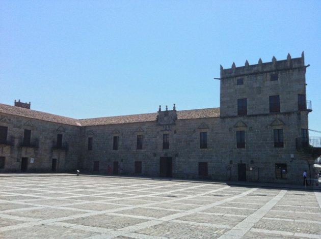 Cambados: vino albariño en las rias baixas gallegas. Una villa que nace de la fusión de tres núcleos de población 