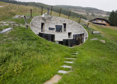 una casa enterrada en suiza