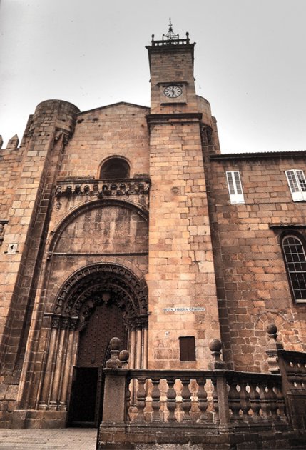 La catedral de orense. Una muestras de arquitectura románica 