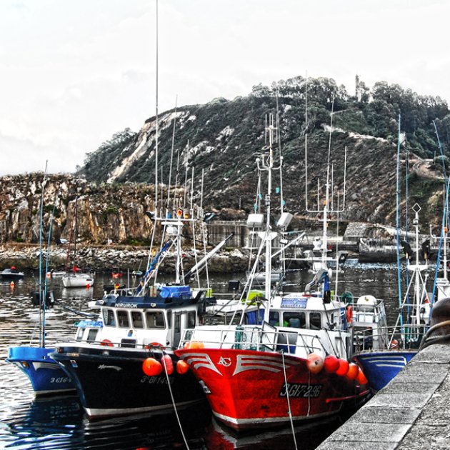 El pueblo de Cudillero, un pueblo pesquero en la ladera de una colina