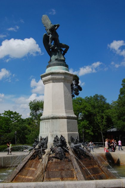 El jardín parque del Retiro en el siglo XX. Tres posibles recorridos por el parque del retiro 