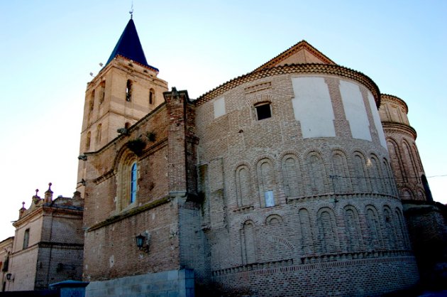 Una corta ruta de un día para conocer las tierras que vieron nacer y dónde pasó su juventud la futura reina Isabel de Castilla  