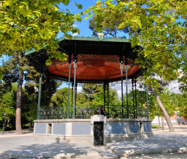 El jardín parque del Retiro en el siglo XX. Tres posibles recorridos por el parque del retiro 