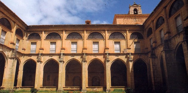 Monasterios de Suso y de Yuso (San Millán de la Cogolla – La Rioja). dos monasterios a menos de 1000metros de distancia  