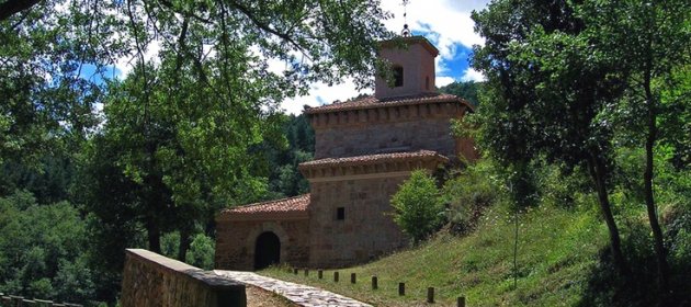 Monasterios de Suso y de Yuso (San Millán de la Cogolla – La Rioja). dos monasterios a menos de 1000metros de distancia  