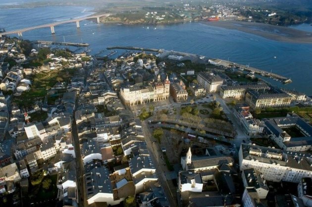 Turismo por Galicia. Conoce la ciudad de Ribadeo, una villa en la desembocadura del rio Eo   