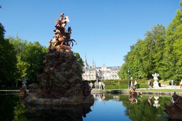 El palacio de la granja de San Ildelfonso y sus jardines con sus espectaculares fuentes 