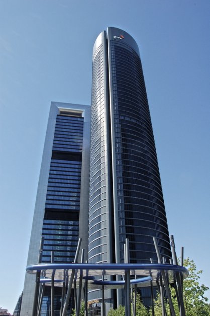 Vista de los rascacielos de Madrid al final del Paseo de la Castellana