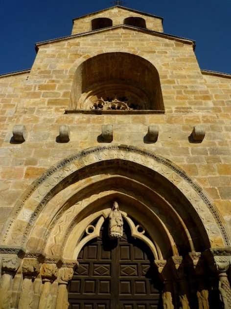 Villaviciosa. La comarca de la Sidra. Un lugar donde se rinde culto a la tierra fértil y a la manzana