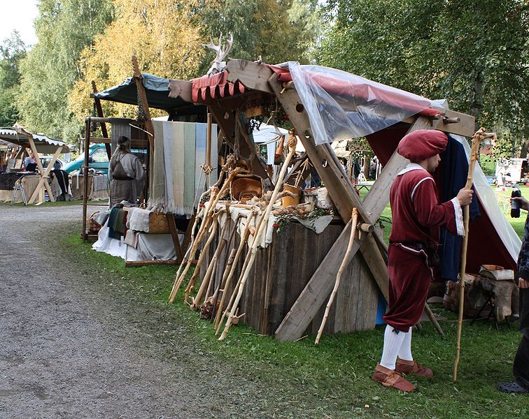 Un manera muy interesante de recuperar los mercadillos callejeros. Los mercados medievales    