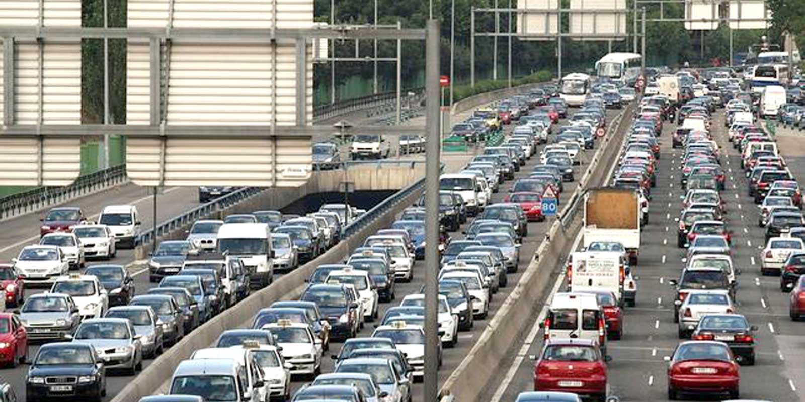 Estrategias e ideas para reducir la congestión de vehículos dentro de la ciudad    