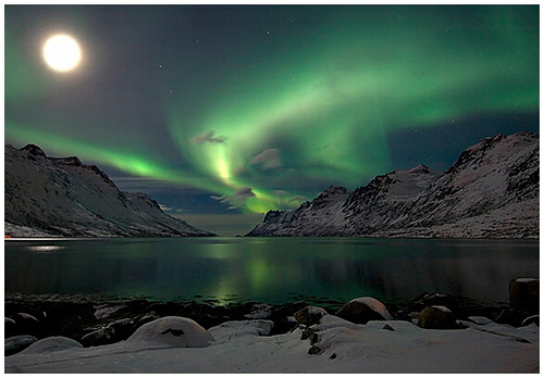 La espectacular aurora boreal, un fenómeno que nos ofrece el sol gratuitamente.