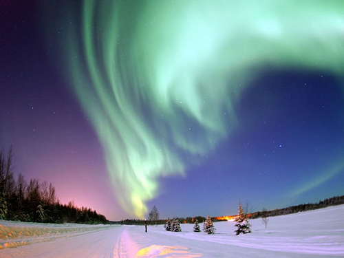La espectacular aurora boreal, un fenómeno que nos ofrece el sol gratuitamente.