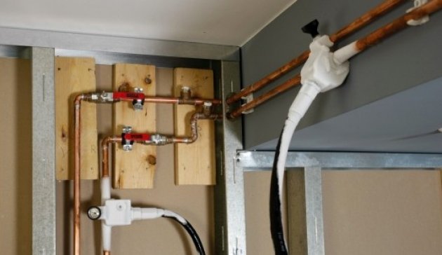 Congelar las tuberías de una instalación de fontanería o calefacción para su reparación y mantenimiento  