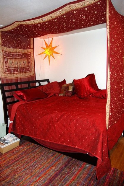 Ropa de cama. Los cubrecamas y los doseles, una manera original de decorar  un dormitorio  