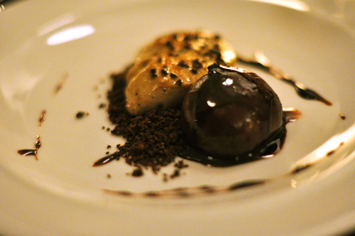 Un aperitivo diferente, dulce y salado. El foie cubierto de chocolate 