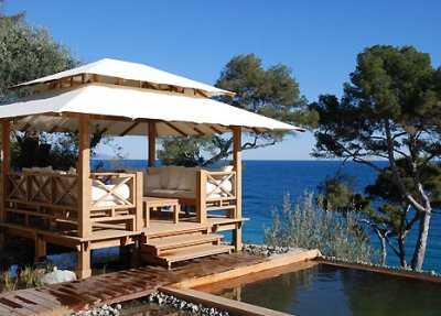 Un original gazebo de estilo Mediterráneo