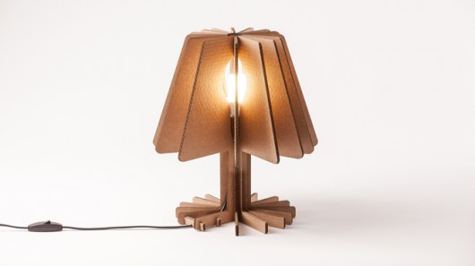 Aprovechar el cartón usado para crear diseños de lámparas muy originales   