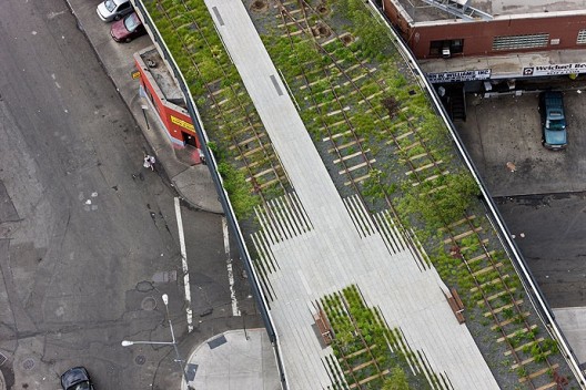 El New York High line de Nueva York, un parque sobre una antigua vía de tren urbano 