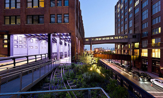 El New York High line de Nueva York, un parque sobre una antigua vía de tren urbano 