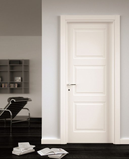 La diferencia entre puertas lisas y puertas plafonadas como recursos decorativo. 