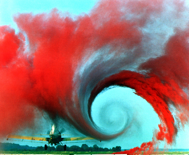 Experimentos para niños. Reproducir un mini tornado en una botella 