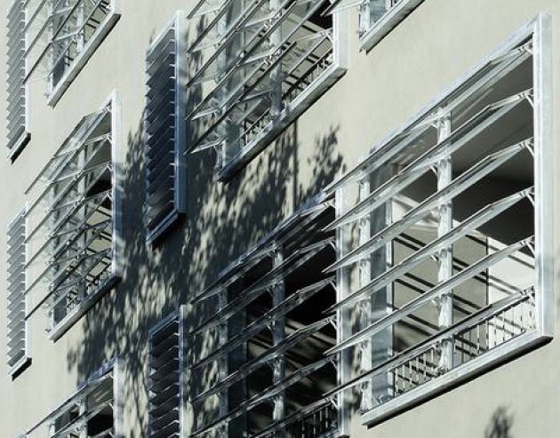 Ventanas de lamas de celosia de vidrio.